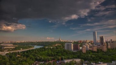 yaz gün batımı Moskova cityscape serçe hills park nehir panorama 4 k zaman sukut Rusya