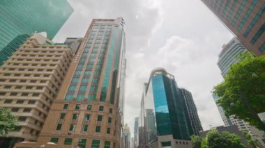 güneşli bir gün Singapur şehir şehir merkezindeki ünlü raffles yer panorama 4k zaman atlamalı