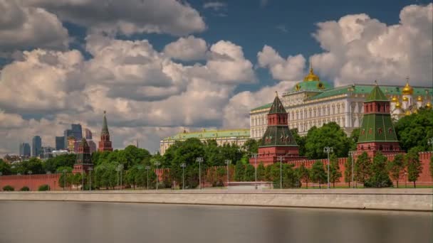 Jour d'été moscou célèbre kremlin rivière panorama 4k time lapse russie — Video