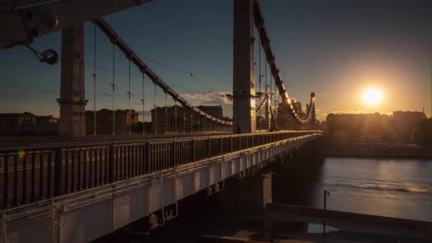 Pôr do sol luz do sol moscow famoso krymsky ponte rio panorama 4k lapso de tempo Rússia — Vídeo de Stock