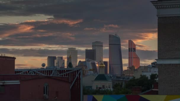 Solnedgång sky Moskva modern stad taket stadsbilden panorama 4 k tid förfaller Ryssland — Stockvideo