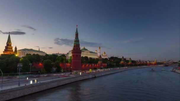Sonnenuntergang dämmerung moskau fluss kremlin verkehr bucht panorama 4k zeitraffer russland