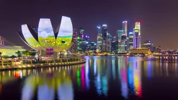 Nacht verlichting beroemde singapore marina bay centrum reflectie panorama 4k time-lapse — Stockvideo