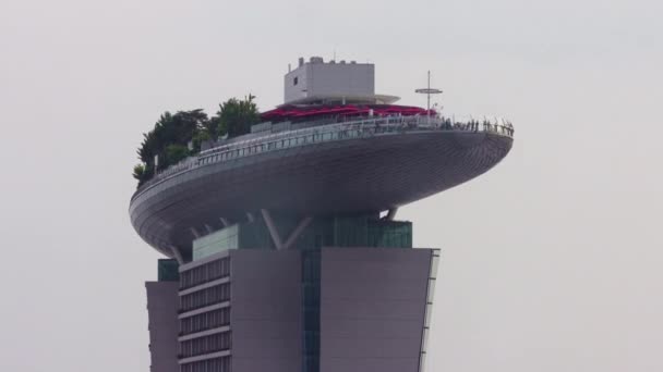 日シンガポール市内有名ホテル上部パノラマ 4 k の時間経過 — ストック動画