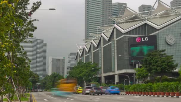 비오는 날 싱가포르 시티 센터 교통 거리 파노라마 4 k 시간 경과 — 비디오