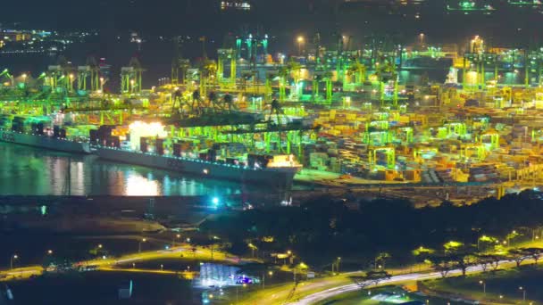 Noche iluminado singapore famoso puerto de trabajo panorámica de la azotea 4k time lapse — Vídeo de stock