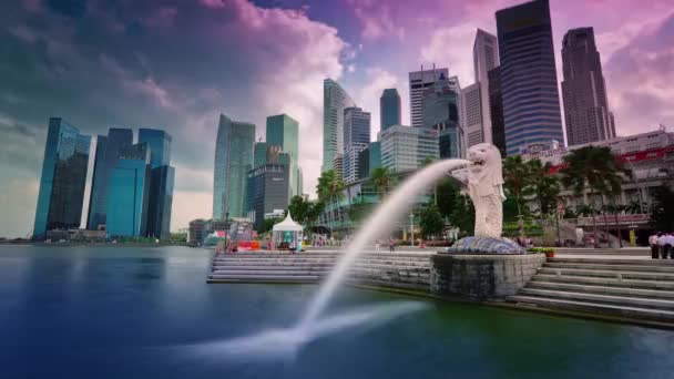 日シンガポール市内有名なマーライオン噴水ベイ ダウンタウン パノラマ 4 k の時間経過 — ストック動画