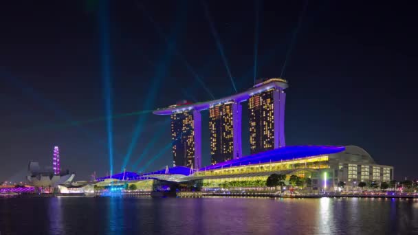 Éjszakai világító megjelenítése Szingapúr város híres marina bay hotel panorama 4k idő telik el — Stock videók