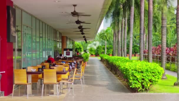 Dia ensolarado singapore cidade marina praça shopping terraço café panorama 4k time lapse — Vídeo de Stock