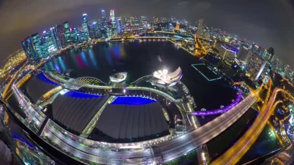 Noční osvětlení Singapur slavný hotel střešní fisheye panorama 4k časová prodleva — Stock video