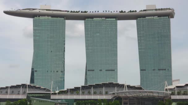 Dia ensolarado singapore cidade marina baía hotel e distrito financeiro rio panorama 4k lapso de tempo — Vídeo de Stock