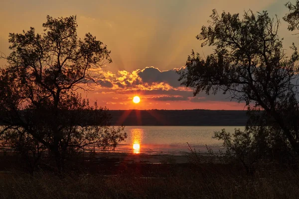 Schöner Sonnenuntergang Über Dem Meer Und Der Mündung — Stockfoto