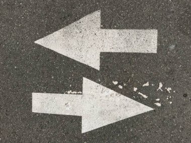 Yol arkaplanındaki ok işaretleri, kapat