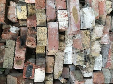 tuğlalı eski duvar