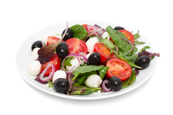 Beyaz izole mini Mozzarella peyniri ile sebze salatası