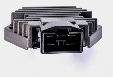 Benzin motoru için kontrol birimi modülü