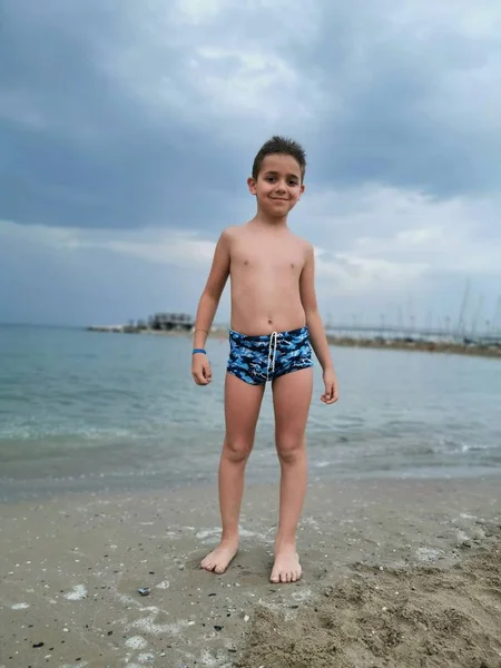 Bellissimo bambino piccolo ot lato mare a riccione rimini italia — Foto Stock