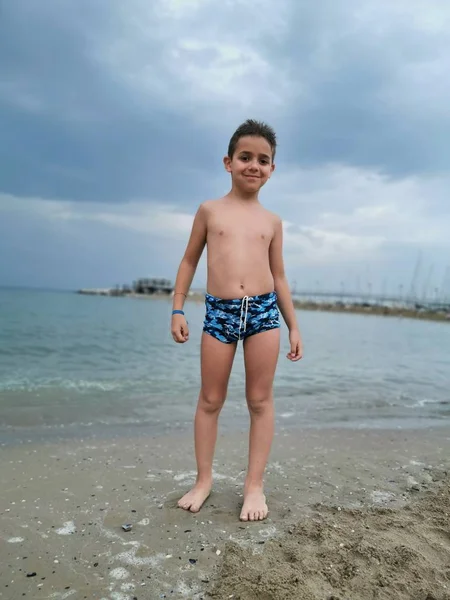 Bela criança ot lado do mar em riccione rimini itália — Fotografia de Stock