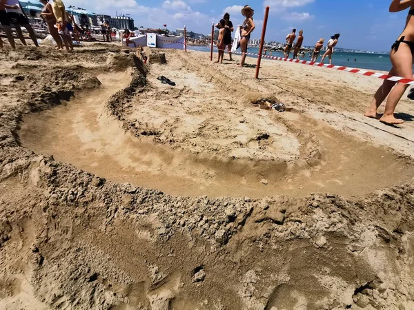 Pista para canicas en la arena de la playa de riccione — Foto de Stock