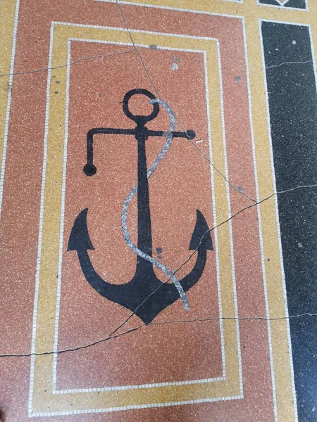 Mosaïque d'ancre navale dans la spezia italie — Photo