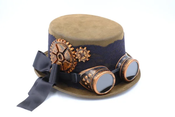 Dişi steampunk şapka gözlüklerle izole edilmiş