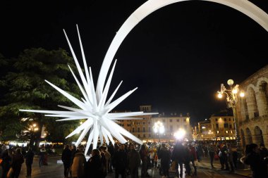  Verona arenası ve beyaz noel yıldızı