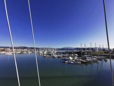 La spezia 'da iskele ve yürüyüş yolu