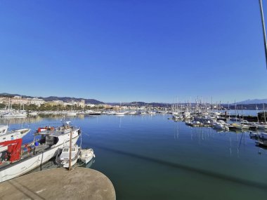 La spezia 'da iskele ve yürüyüş yolu