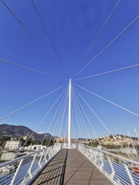 La spezia 'da iskele ve yürüyüş yolu