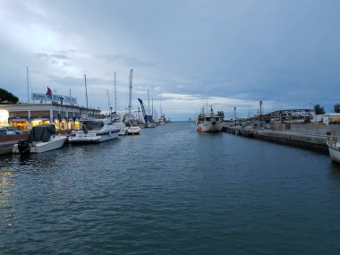 Limandaki Cervia Milano Marittima Kanalı