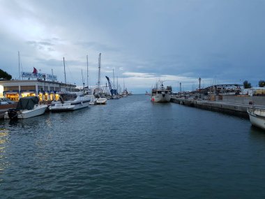 Limandaki Cervia Milano Marittima Kanalı