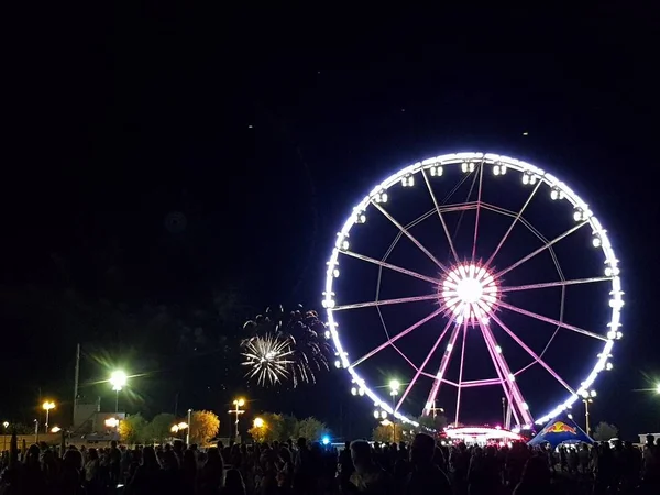 Panoramic wheel of rimini emilia romangna illuminated at night — Stock Photo, Image