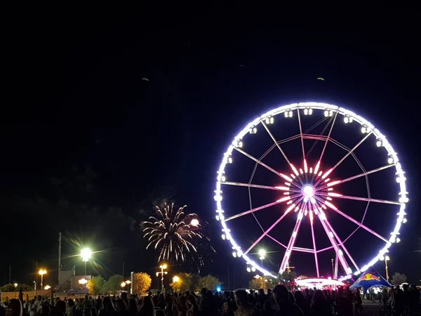 Panoramic wheel of rimini emilia romangna illuminated at night — Stock Photo, Image