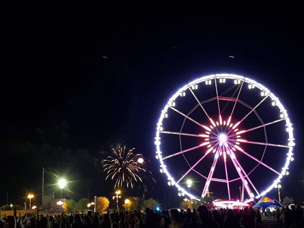 Panorámás kerék rimini emilia romangna megvilágított éjszaka — Stock Fotó