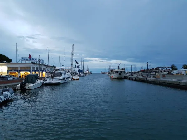 Canale di cervia milano marittima sbocco sul porto — Foto Stock