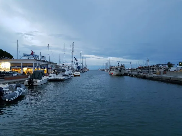 Canal of cervia milano marittima outlet on the port — 스톡 사진