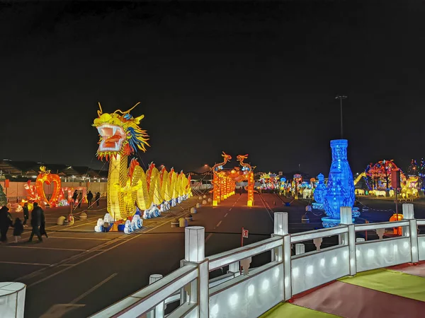 Luzes decoração chinês papel e metal lanterna tradicional levou panorama — Fotografia de Stock