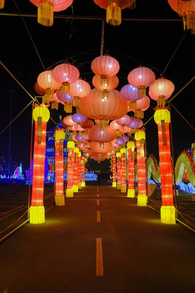 照明装飾中国紙と金属伝統的な提灯 — ストック写真