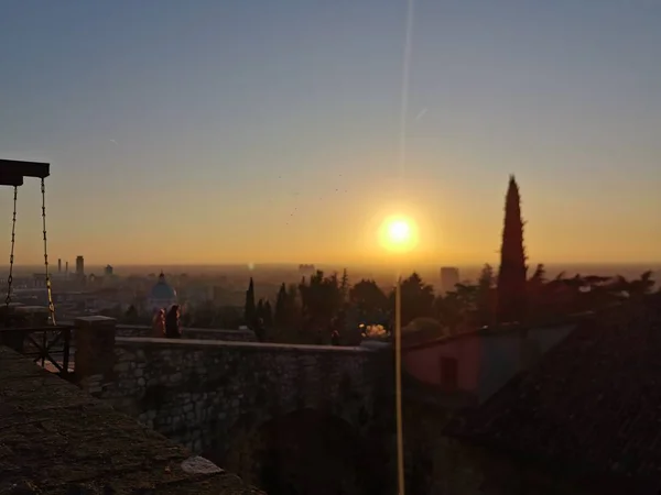 Panorama de brescia al atardecer visto desde el castillo — Foto de Stock