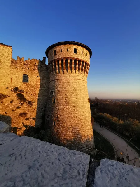 Brescia Castle, protective walls and tower in a beautiful sunny day — Stock Photo, Image