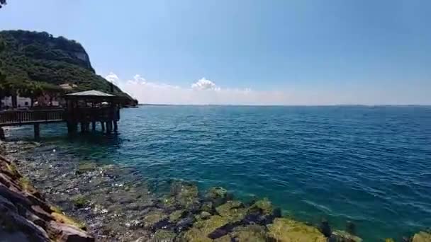 Panorama Över Sjön Garda Vacker Kaj Solig Dag — Stockvideo