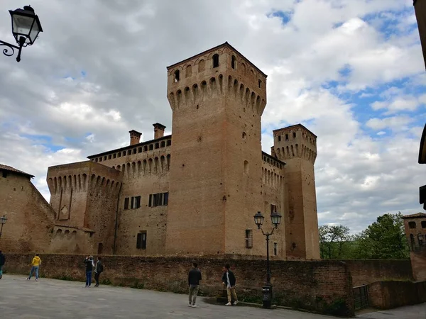 Mittelalterliche Festungsburg von vignola modena bei sonnigem Wetter — Stockfoto