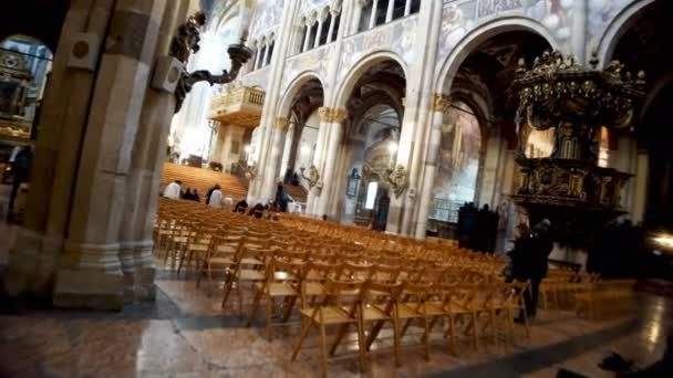 Cattedrale Parma Nell Ingresso Della Cattedrale Panchine — Video Stock