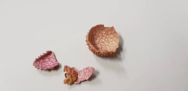 Lychees αποφλοιωμένα φρούτα απομονωμένα σε λευκό φόντο — Φωτογραφία Αρχείου