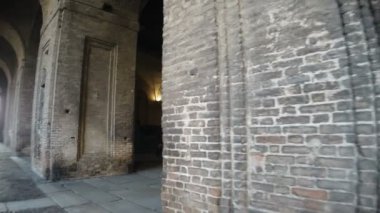 Parma / İtalya - 02 01 2020: parma piazza pilotta güneşli da güzel panorama