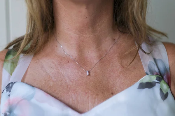 Novia Collar Diamantes Con Diadema Desgastado Solitario — Foto de Stock