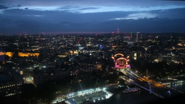 Londres pela noite do céu claro claro da luz do olho — Vídeo de Stock