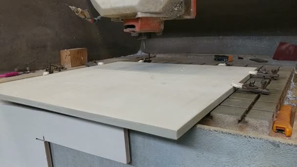 CNC máquina de corte con cortador y aspiración — Vídeos de Stock