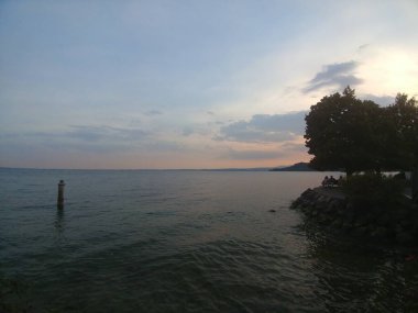 Garda Gölü Sirmione Verona İtalya 'nın güzel gölü