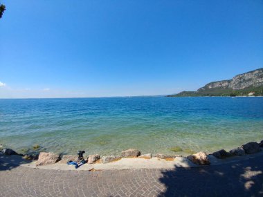 Garda Gölü Sirmione Verona İtalya 'nın güzel gölü